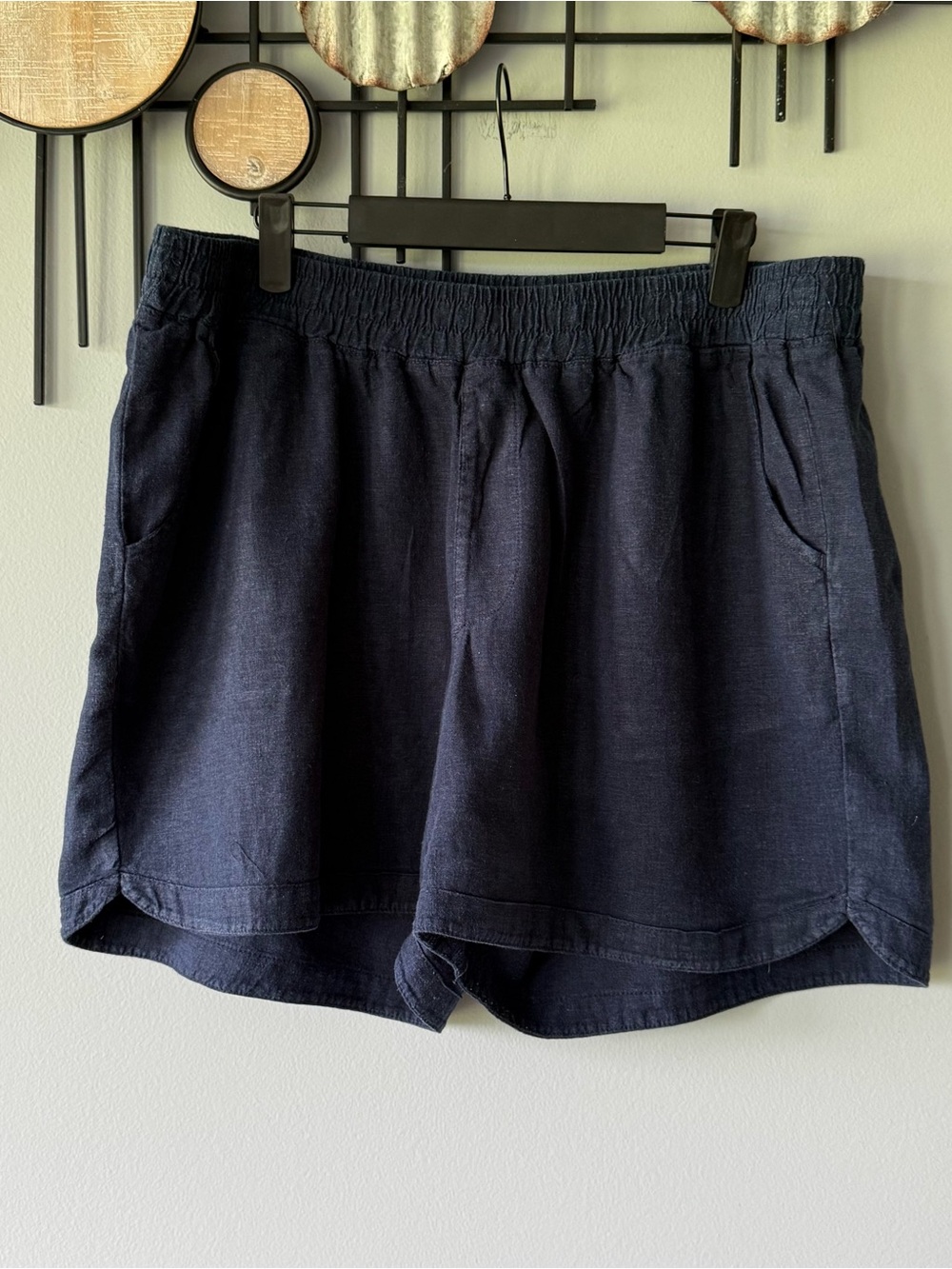 Women's Elastic-Waist Navy Linen-Blend Shorts